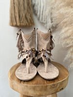 Load image in the gallery viewer,Sandálias boho c/cano SILVERSTONE
