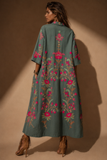 Carica l'immagine nel visualizzatore della galleria,Vestido camiseiro bordado c/ bolsos VARZEA
