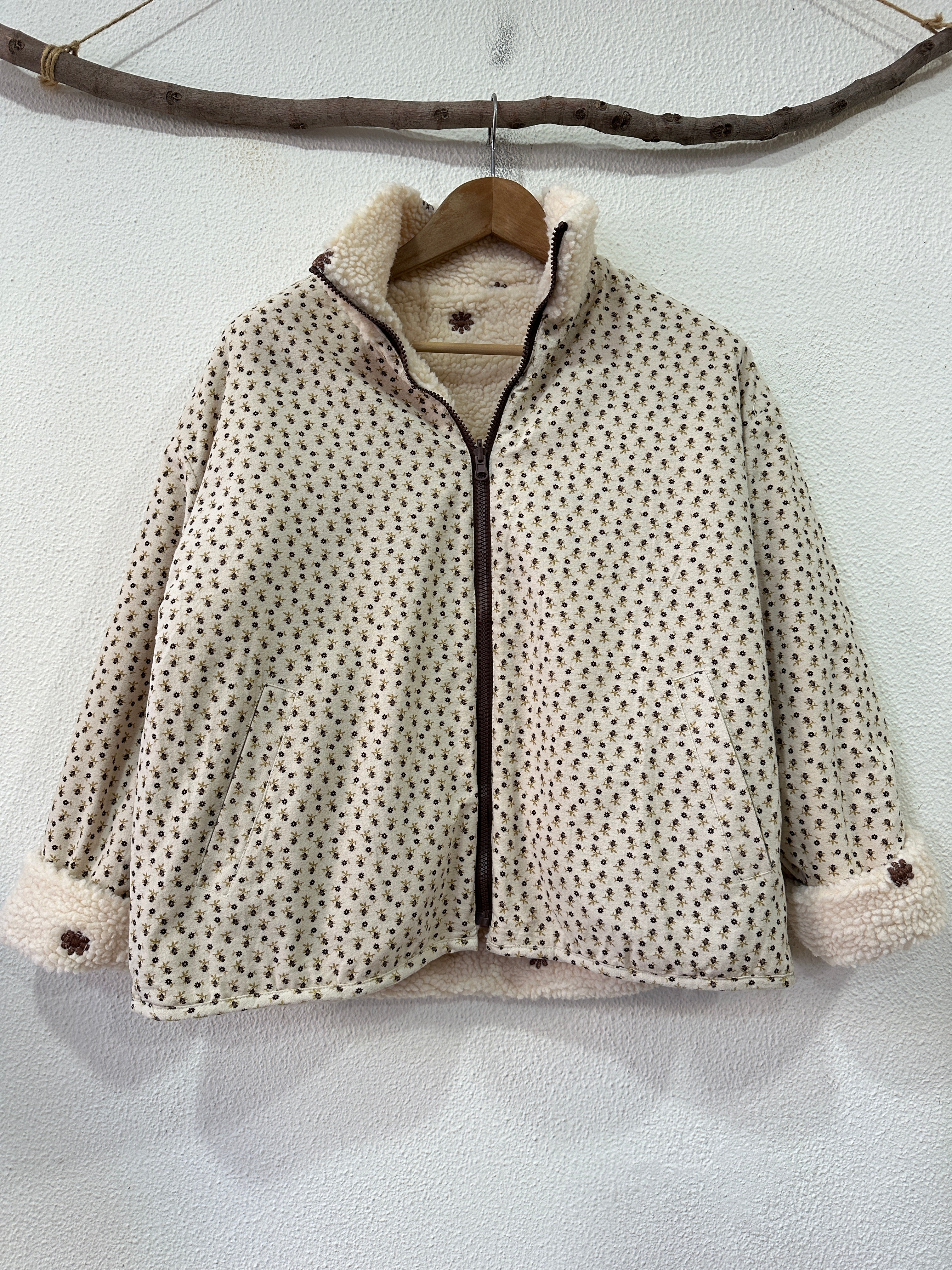 Casaco polar reversível c/ bordados LIVELY