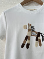 Load image in the gallery viewer,T-shirt bordada I&#39;M SPECIAL
