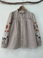 Load image in the gallery viewer,Camisa c/ bordados CANDACE
