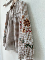 Load image in the gallery viewer,Camisa c/ bordados CANDACE
