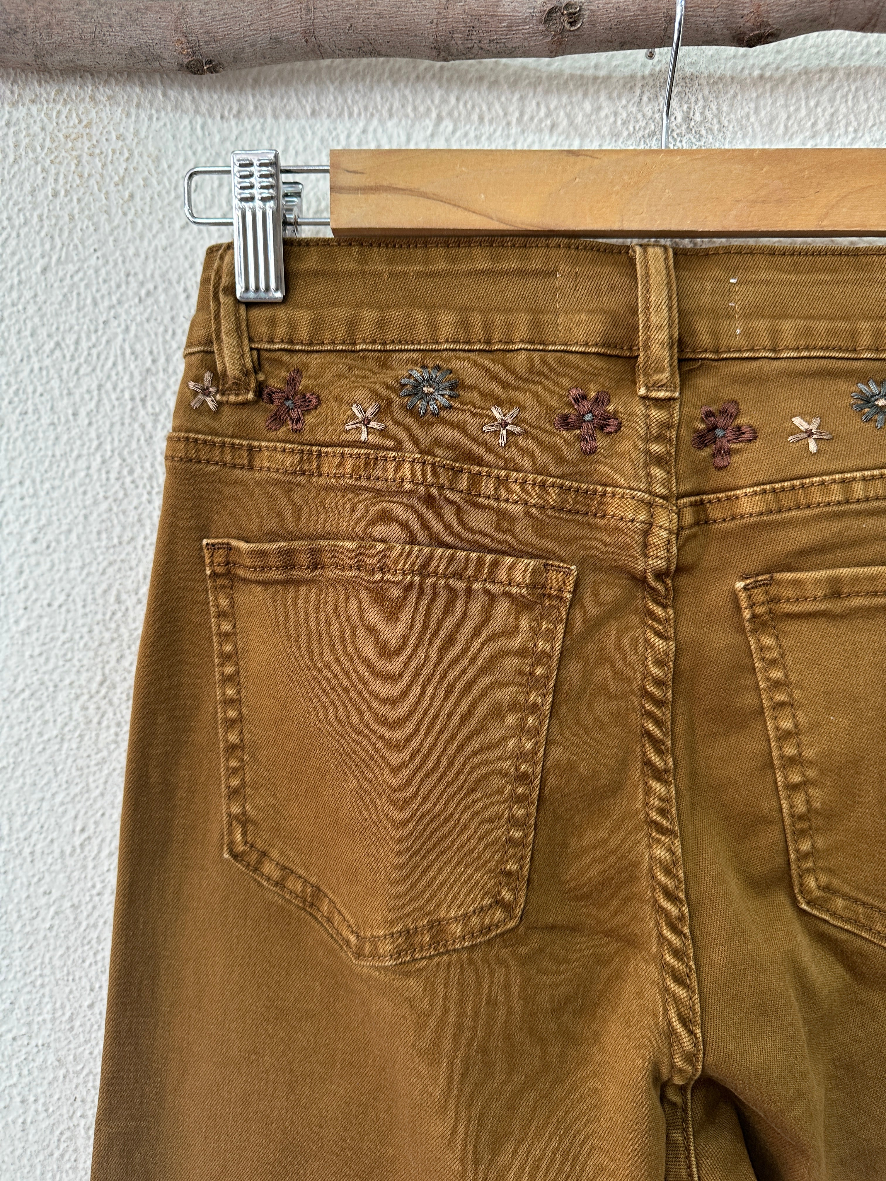 Calças em sarja bordadas HONEY