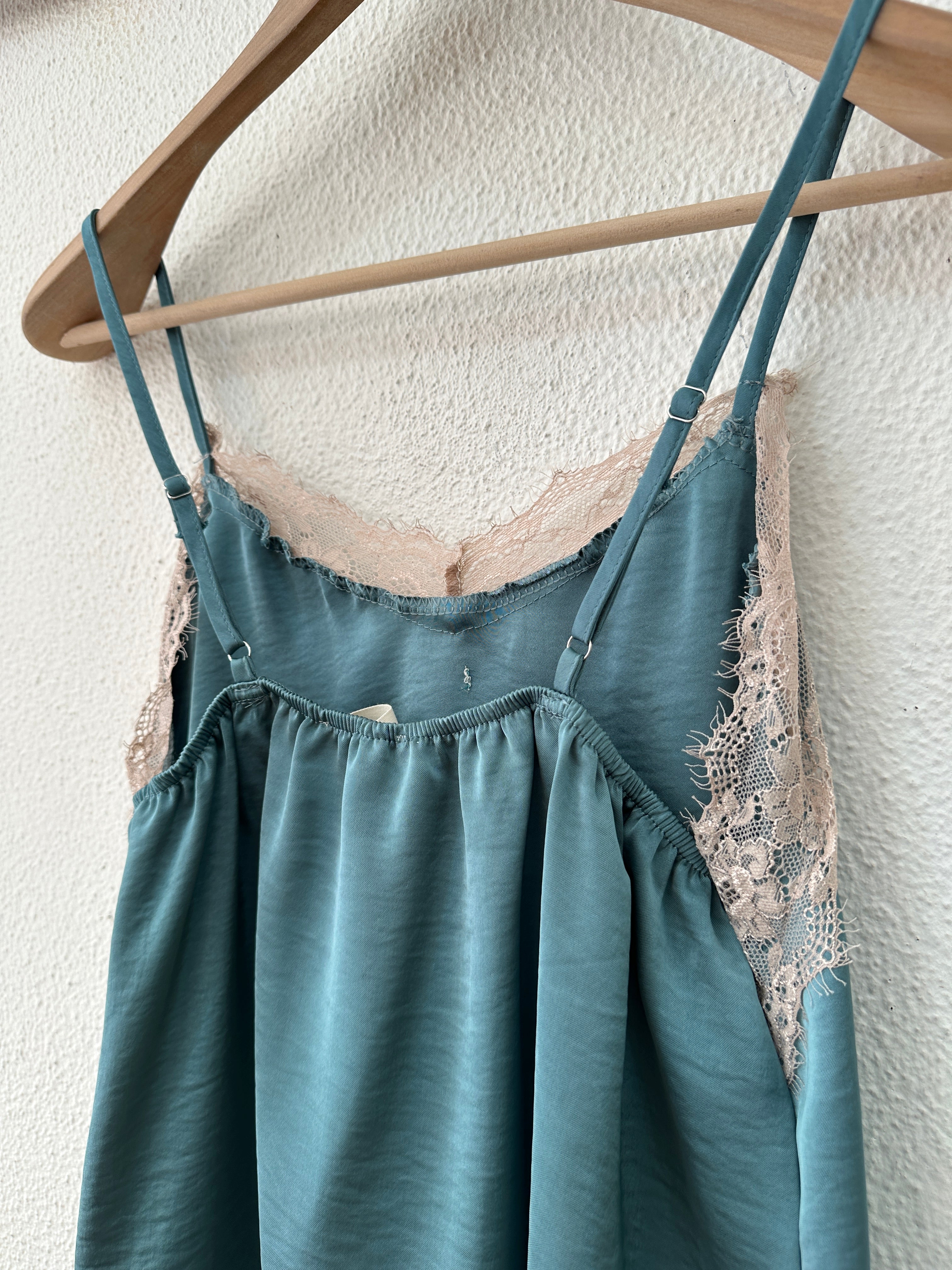 Top acetinado c/ renda JENNIFER