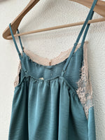 Carregar imagem no visualizador da galeria, Top acetinado c/ renda JENNIFER
