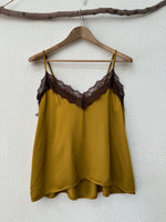 Carregar imagem no visualizador da galeria, Top acetinado c/ renda ABUNDANCE
