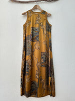 Load image in the gallery viewer,Vestido acetinado LUMINOUS
