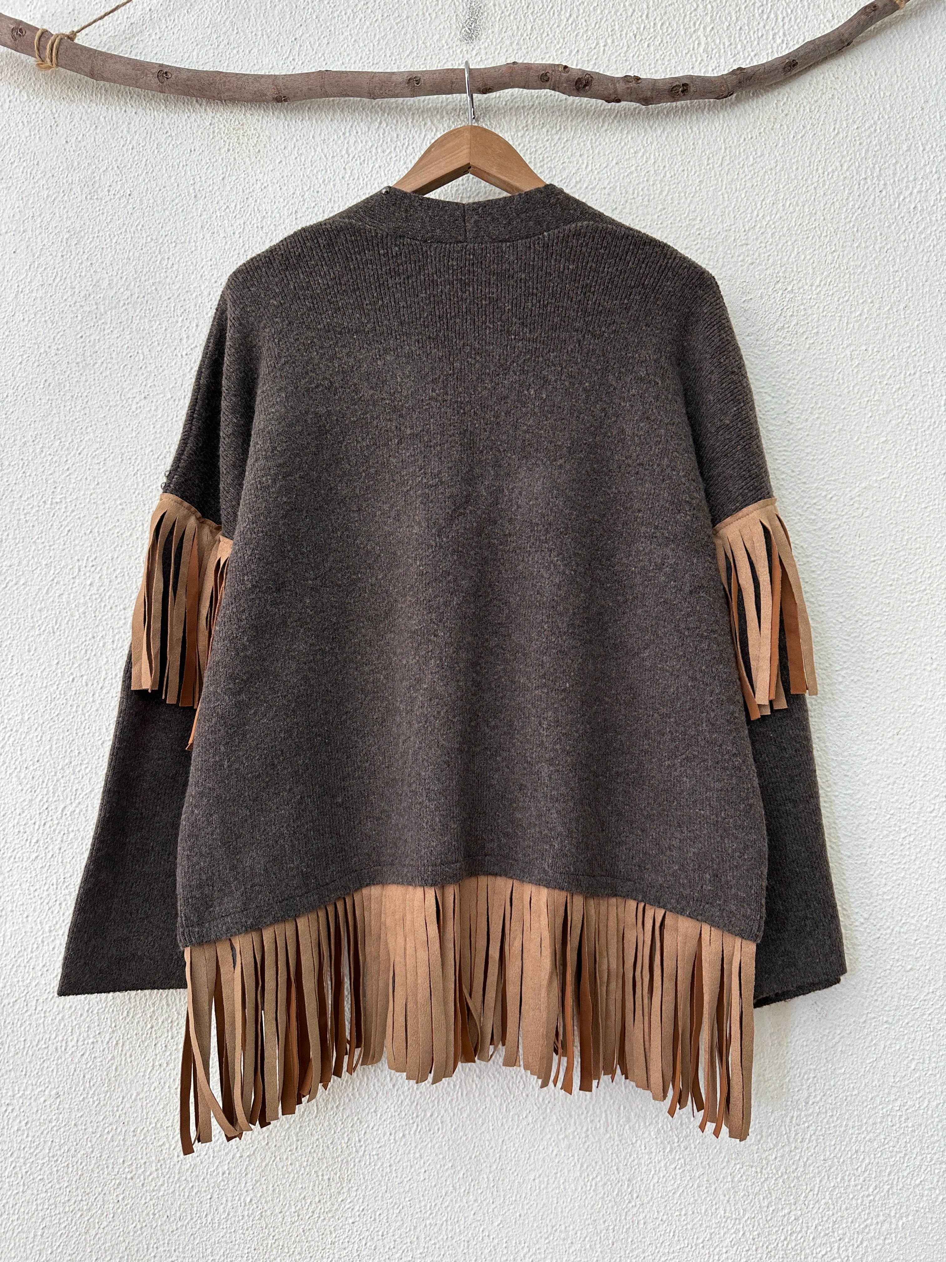 Casaco de malha c/ franjas e tachas AUSTIN