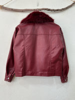 Load image in the gallery viewer,Blusão em ecopele c/ tachas e gola amovível BLAZE
