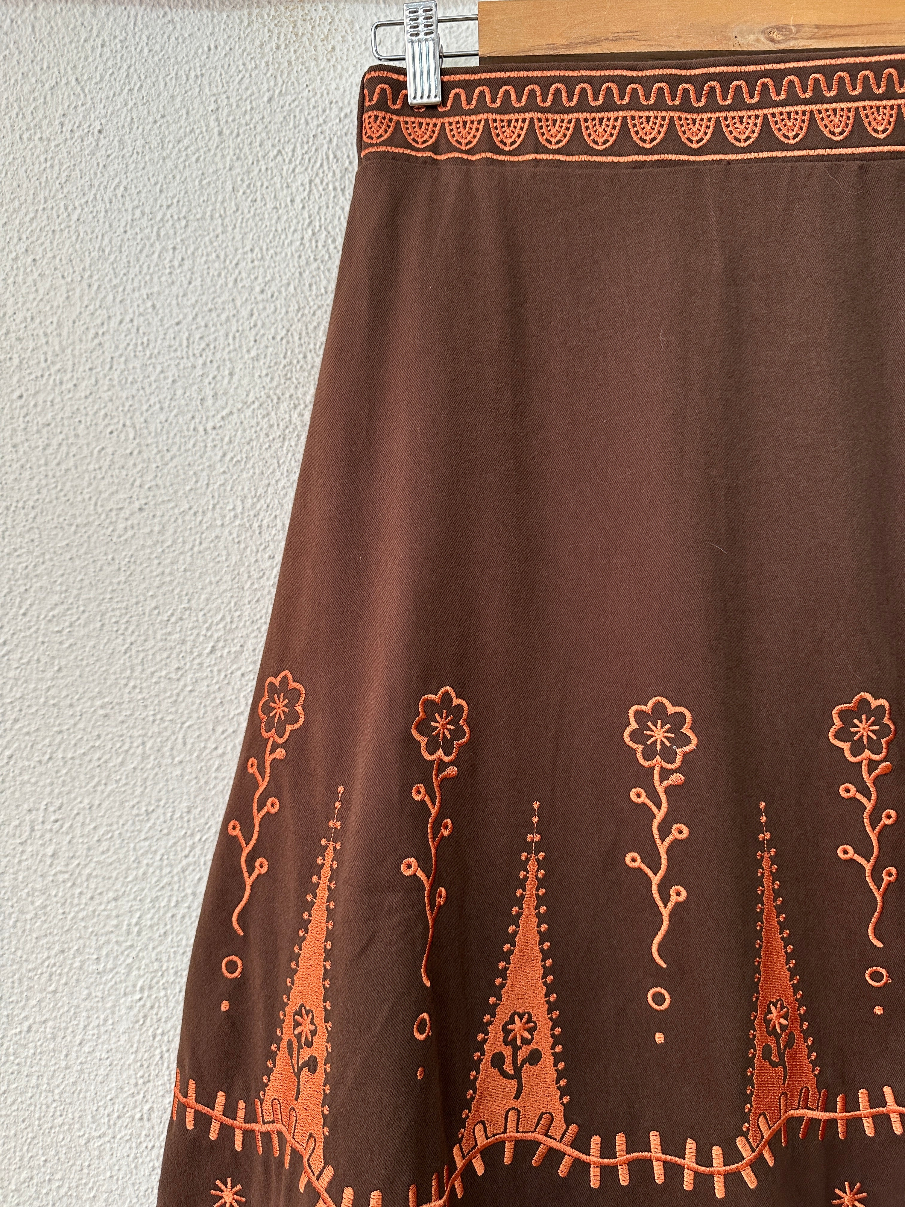 Saia em sarja bordada TIPY