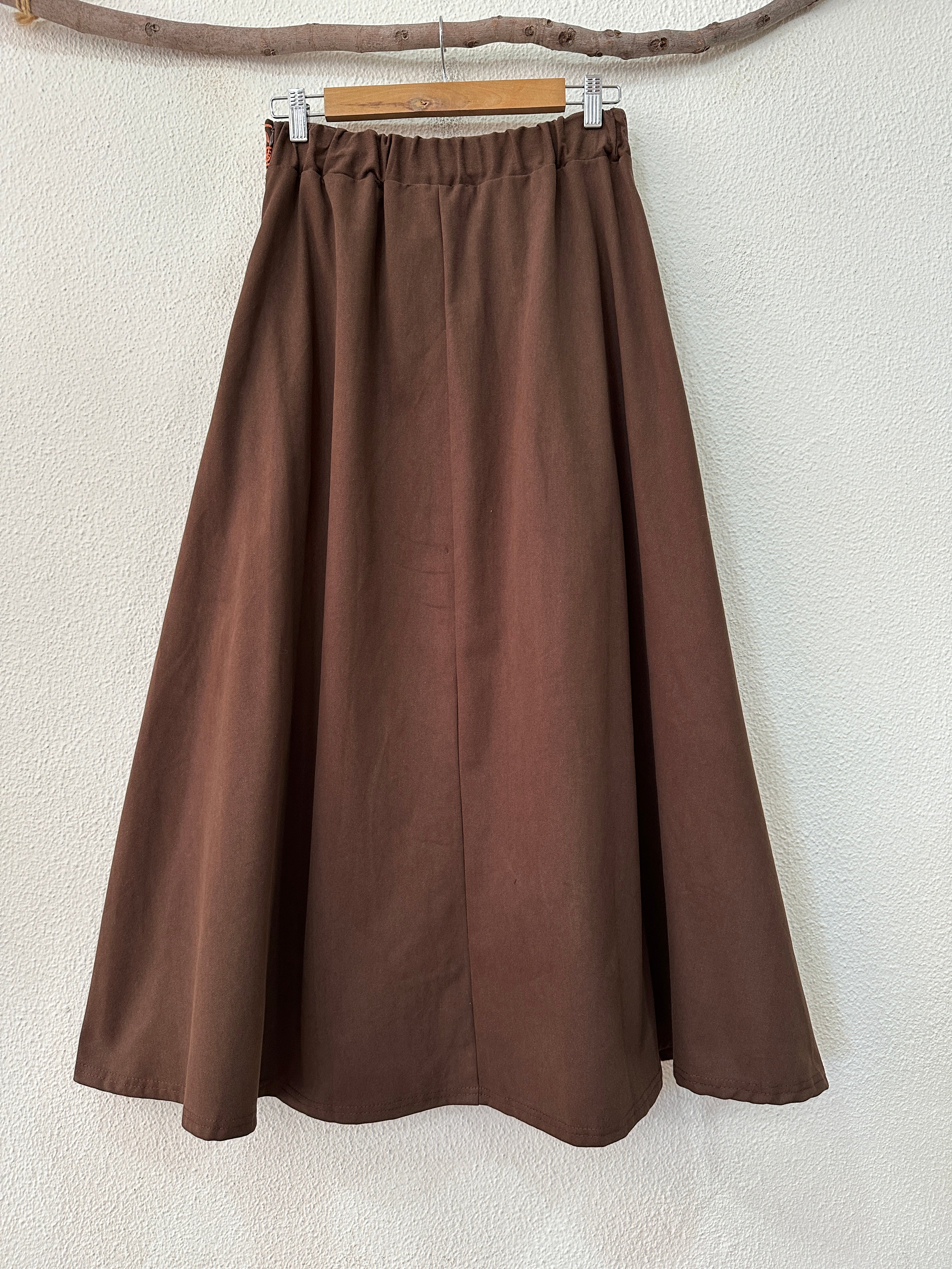 Saia em sarja bordada TIPY