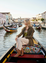 Load image in the gallery viewer,Trench coat c/ folho bordado amovível BEATRICE
