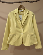 Carregar imagem no visualizador da galeria, Blazer amarelo - vista frontal

