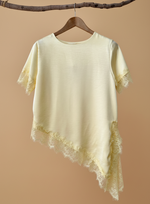 Chargez l'image dans la visionneuse de la galerie,Blusa amarela com renda - vista frontal
