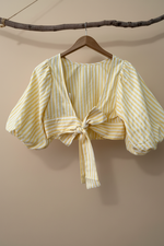 Carregar imagem no visualizador da galeria, Blusa amarela — frente laço
