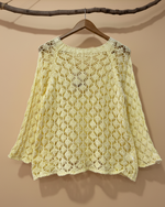 Carregar imagem no visualizador da galeria, Blusa amarelo limão de crochet - vista traseira com bainha em pontas
