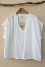Carregar imagem no visualizador da galeria, Blusa branca oversized cabide frente
