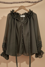 Load image in the gallery viewer,Blusa Chiffon Verde — Frente
