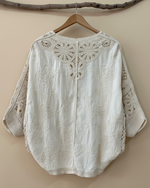 Carregar imagem no visualizador da galeria, Blusa crochet morcego — costas
