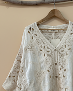Carregar imagem no visualizador da galeria, Blusa crochet morcego — detalhe
