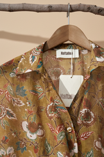 Carica l'immagine nel visualizzatore della galleria,Blusa floral detalhe decote
