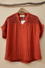 Carica l'immagine nel visualizzatore della galleria,Blusa frente - fundo estúdio
