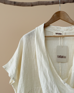 Load image in the gallery viewer,Blusa linho detalhe
