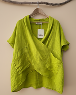 Load image in the gallery viewer,Blusa linho verde frente
