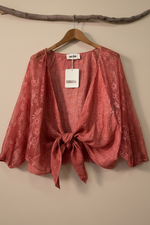 Chargez l'image dans la visionneuse de la galerie,Blusa renda coral frente
