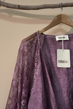 Chargez l'image dans la visionneuse de la galerie,Blusa renda roxa - detalhe
