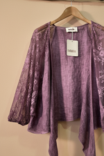 Chargez l'image dans la visionneuse de la galerie,Blusa renda roxa - frente aberta
