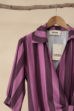 Carregar imagem no visualizador da galeria, Blusa riscas - detalhe frente
