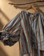 Carregar imagem no visualizador da galeria, Blusa riscas — detalhe manga
