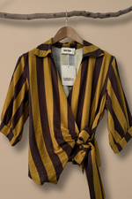 Load image in the gallery viewer,Blusa Riscas — Frente

