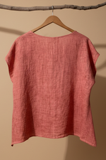 Carregar imagem no visualizador da galeria, Blusa rosa costas - fundo estúdio
