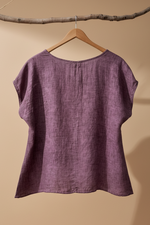 Carregar imagem no visualizador da galeria, Blusa roxa costas - fundo estúdio
