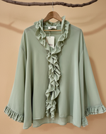 Carregar imagem no visualizador da galeria, Blusa verde com folhos - fundo bege
