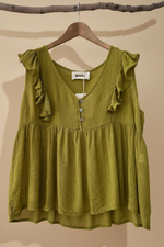 Carregar imagem no visualizador da galeria, Blusa Verde Olive Folhos - Frente
