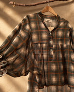 Carica l'immagine nel visualizzatore della galleria,Blusa xadrez castanho — frente ângulo
