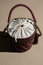 Carregar imagem no visualizador da galeria, Bucket Bag Raffia - Interior
