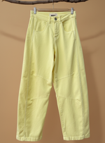 Carregar imagem no visualizador da galeria, Calças amarelas - fundo bege
