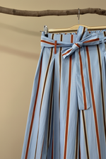 Carregar imagem no visualizador da galeria, Calças azul celeste - detalhe laço
