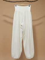 Carregar imagem no visualizador da galeria, Calças balão brancas - vista frontal
