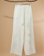 Carregar imagem no visualizador da galeria, Calças brancas de gaze com bordados - vista traseira lisa
