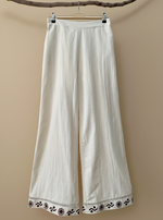 Load image in the gallery viewer,Calças frente
