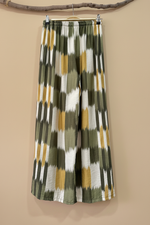 Load image in the gallery viewer,Calças ikat palazzo - costas
