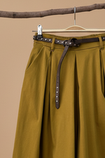 Load image in the gallery viewer,Calças Mustarda — Detalhe
