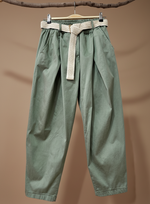 Cargue la imagen en el visor de la galería,Calças verde sálvia - vista frontal
