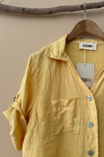 Carica l'immagine nel visualizzatore della galleria,Camisa amarela — detalhe
