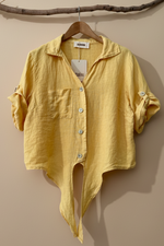 Carica l'immagine nel visualizzatore della galleria,Camisa amarela — frente solta
